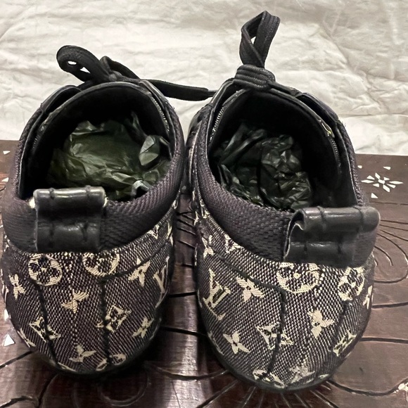 Like New Louis Vuitton Mini Lin Monogram Sneakers - Picture 4 of 4